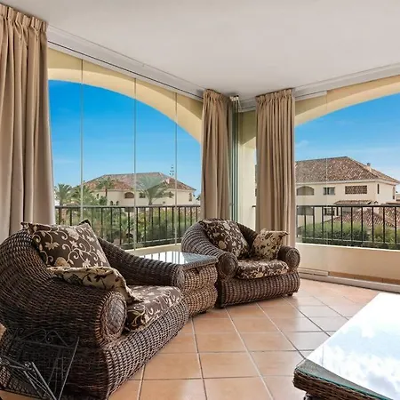Apartment Awesome 3 Bedroom Apart. W/ 4 Terraces, Pool & Parking Marbella