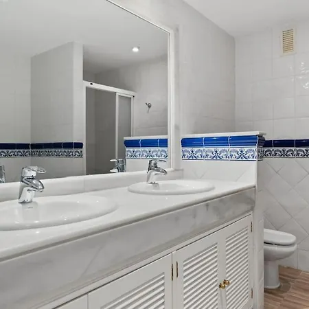 Awesome 3 Bedroom Apart. W/ 4 Terraces, Pool & Parking Marbella