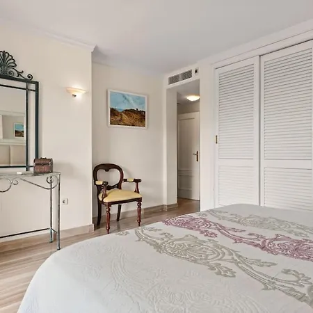 Awesome 3 Bedroom Apart. W/ 4 Terraces, Pool & Parking Apartment *