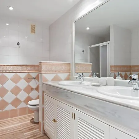 Awesome 3 Bedroom Apart. W/ 4 Terraces, Pool & Parking Apartment Marbella