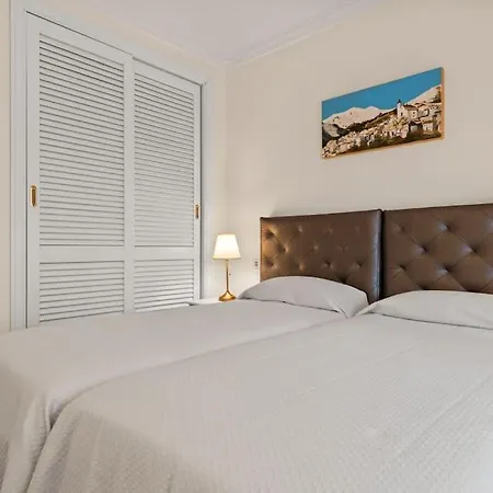 Apartment Awesome 3 Bedroom Apart. W/ 4 Terraces, Pool & Parking Marbella