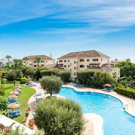 Apartment Awesome 3 Bedroom Apart. W/ 4 Terraces, Pool & Parking Marbella