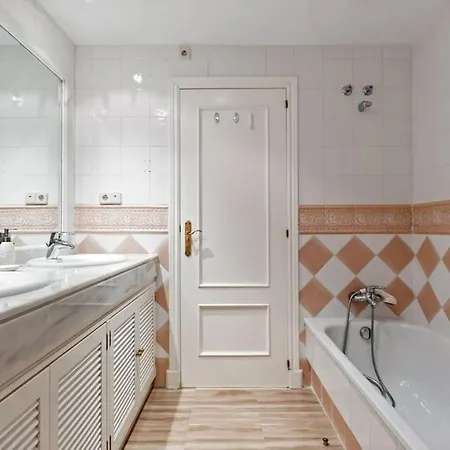 Awesome 3 Bedroom Apart. W/ 4 Terraces, Pool & Parking Appartement *
