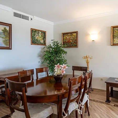 Awesome 3 Bedroom Apart. W/ 4 Terraces, Pool & Parking Appartement